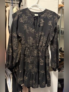 Wilfred Black Floral Tie-Neck Tiered Dress with Cream Print